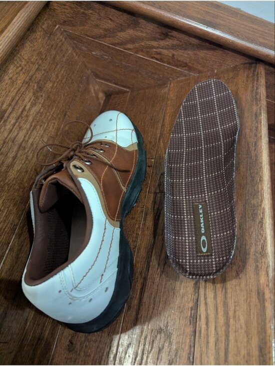 Oakley Men\'s Size 8 White Brown Leather Spiked Golf Shoe Worn Once New Condition
